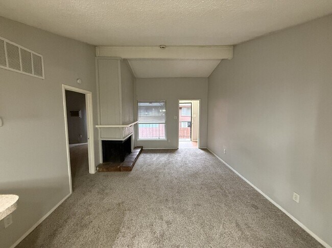 Building Photo - 7152 Fair Oaks Ave