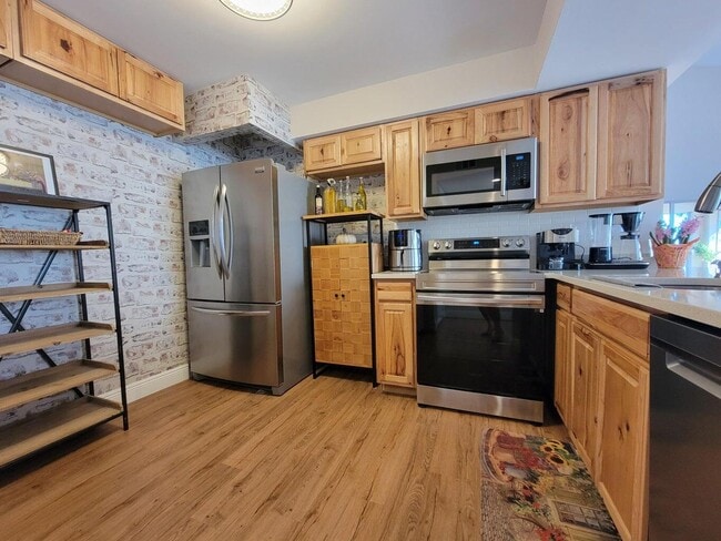 Building Photo - 13206 Glenmoor Dr