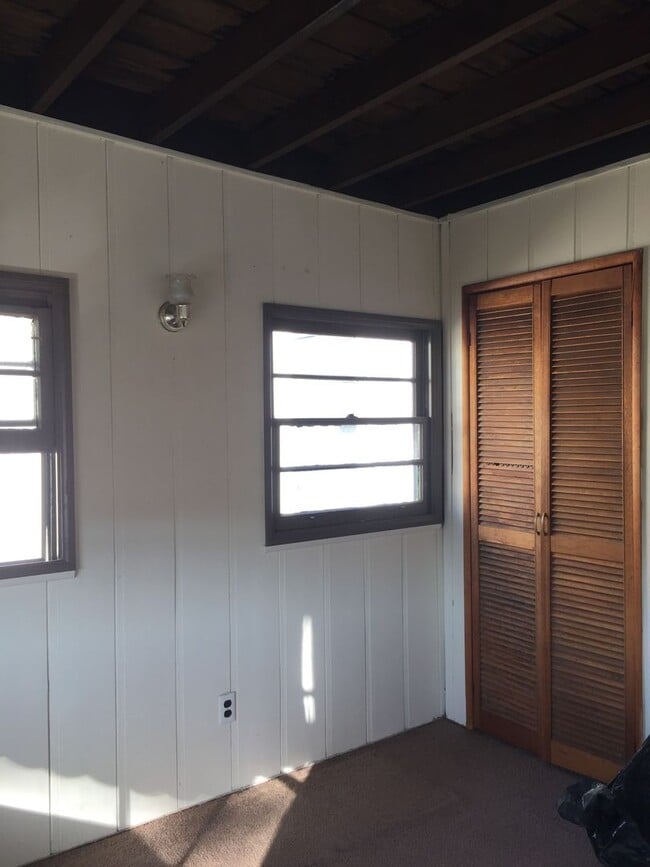 Building Photo - Silver Strand Beach - One bedroom, one bath upstairs bungalow