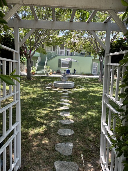 Building Photo - 3547 Gundry Ave