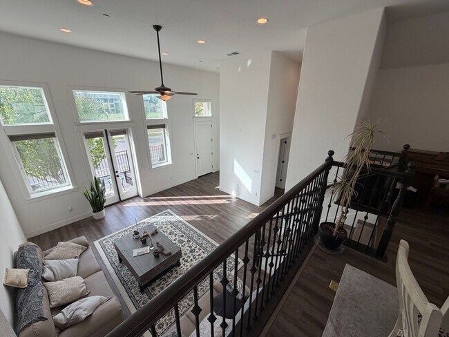 Building Photo - 3 Bedroom | 2.5 Bathroom | Crocker Village House