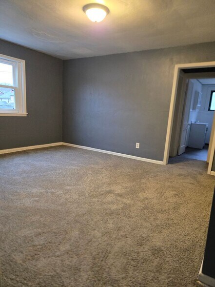 Building Photo - 98 Garfield St