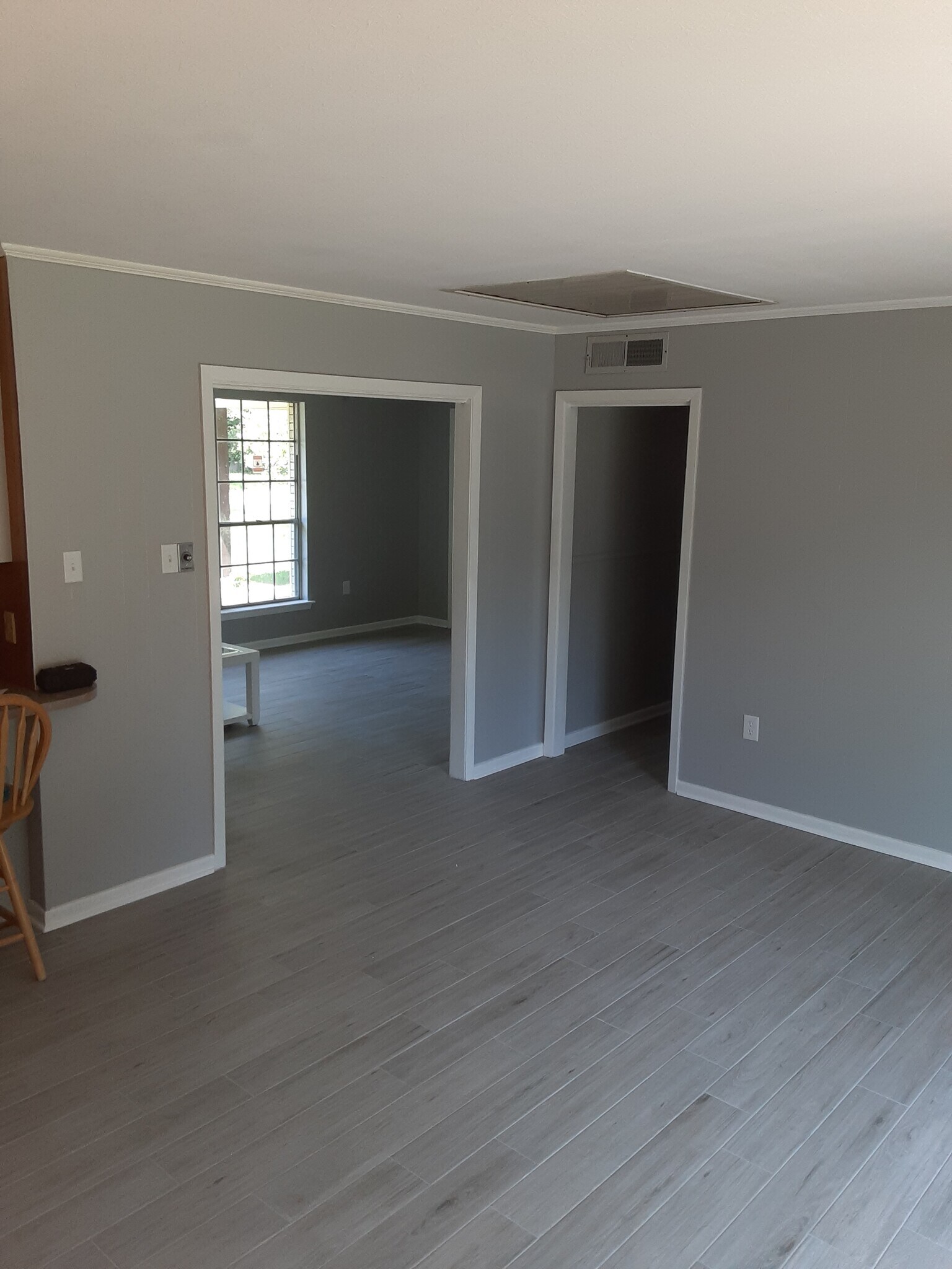 Den - Living Room - 9469 Macedonia Ave