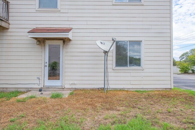 Building Photo - 3301 El Salido Pkwy
