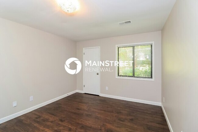 Building Photo - 3 Bedroom Pet-Friendly Home in Marietta, GA with Main Street Renewal