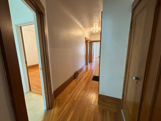 Building Photo - Single Family Home in Mission Terrace