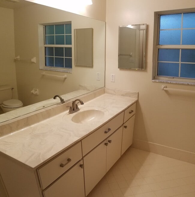 Building Photo - 5290 SW 89th Pl