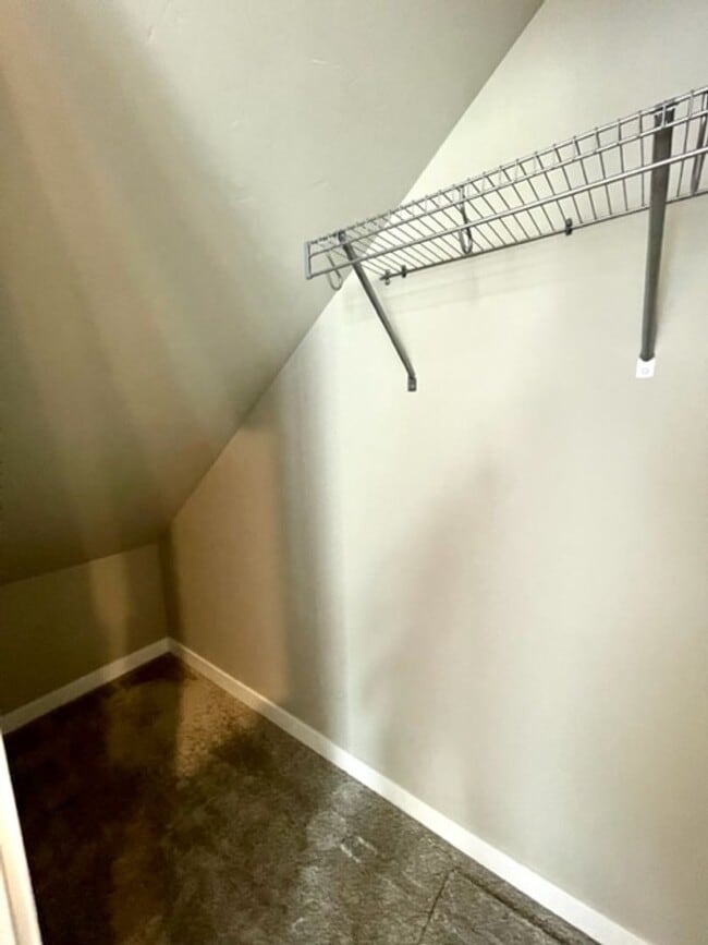 Building Photo - Like new 3 bedroom townhome in SE Bend!