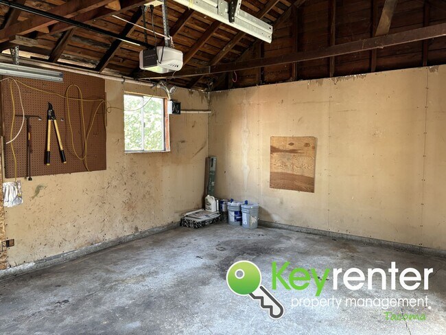 Building Photo - Gorgeous 3Bed/2Bath In the Heart of Tacoma!