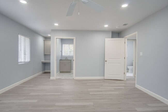 Building Photo - Updated 2BR/2BA Home Near Cordova Mall – Modern Updates & Convenient Location