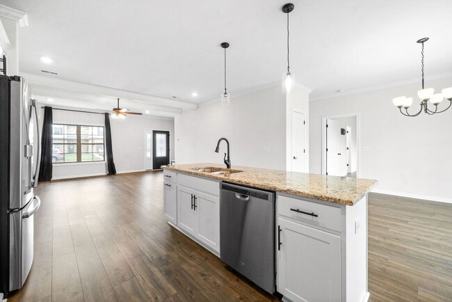 Building Photo - Dog Friendly Four Bedroom Near I24!