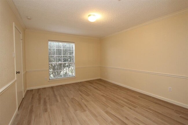 Building Photo - 15301 Ecorio Dr