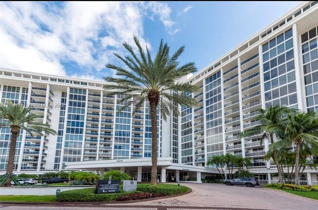Building Photo - 10275 Collins Ave