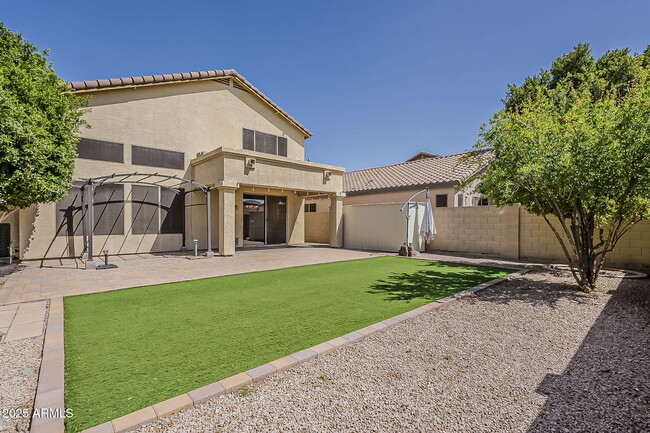 Building Photo - 927 W Azalea Pl