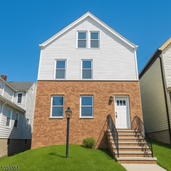 Primary Photo - 33 Linden Ave