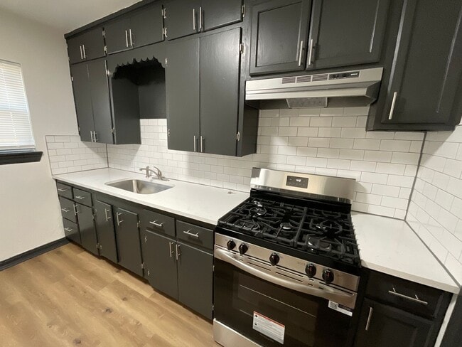 Building Photo - 2413 NE 27th St