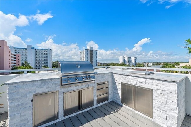 Building Photo - 3270 NE 15th St