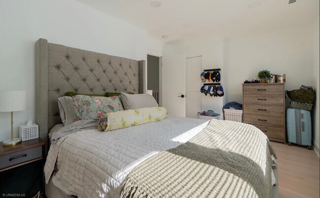 Building Photo - 924 W Wrightwood Ave