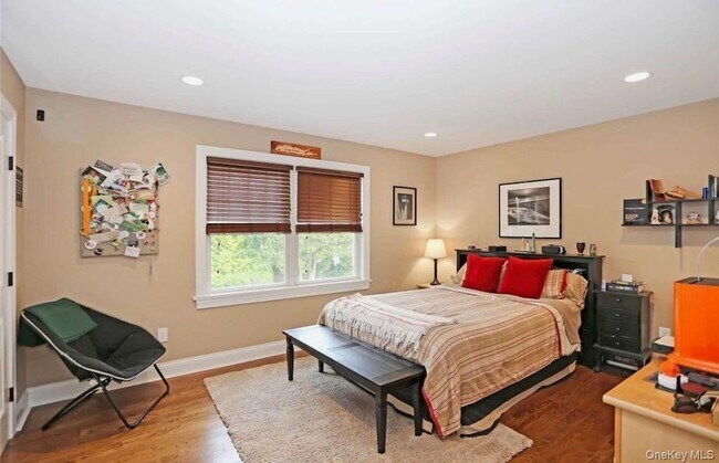 Building Photo - 43 Shore Rd