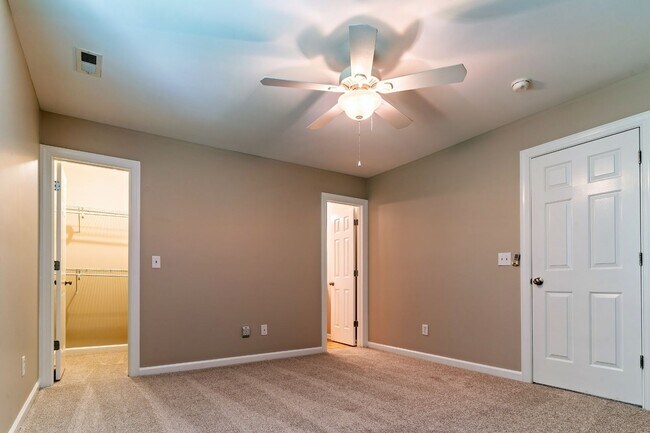 Building Photo - Move-In Ready End-Unit Townhome with Two Private Suites in the Heart of Rolesville!