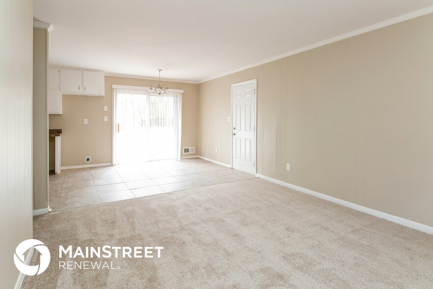 Building Photo - 892 Oak Dr