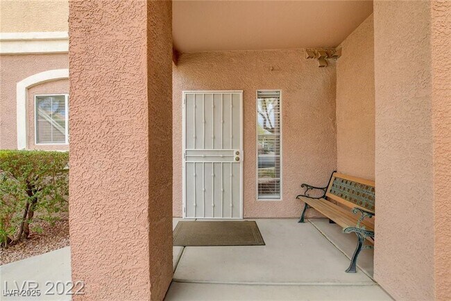 Building Photo - 352 Amber Pine St