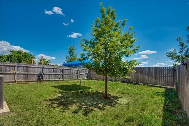 Building Photo - 137 Lakeview Ct