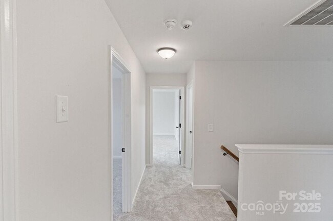 Building Photo - 2076 Waverly Ct