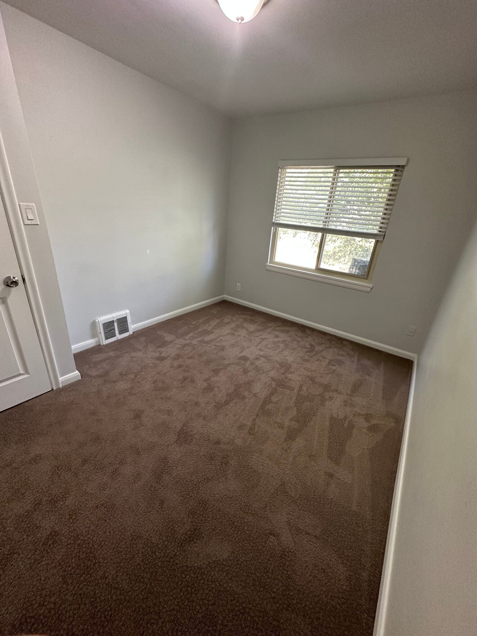 Building Photo - 761 S 1000 E