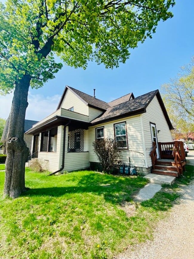 Primary Photo - 1237 E Walnut St