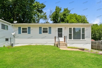 Building Photo - 205 Flora Dr