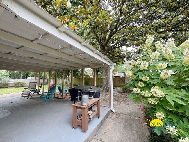 Building Photo - Updated 3-Bedroom Home in desirable Kenwood neighborhood!
