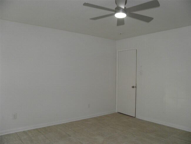 Building Photo - 9223 Grove Haven Dr