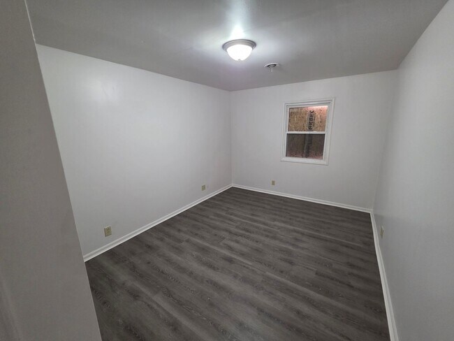 Building Photo - LIMITED TIME**1/2 OFF DEPOSIT**