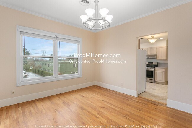 Building Photo - Charming Two-Bedroom Unit: Your Perfect Ho...