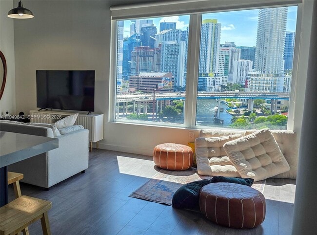 Building Photo - 10 SW South River Dr