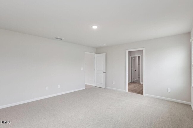 Building Photo - 693 White Birch Ln