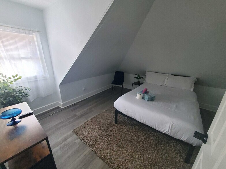 Building Photo - 141 Wendell St