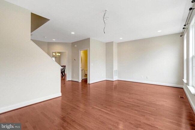 Building Photo - 8854 Orchard Ln