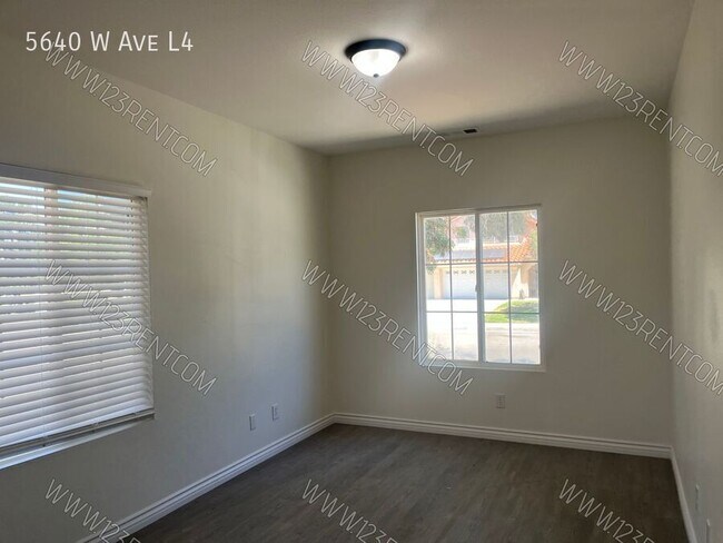 Building Photo - 5640 W Ave L4