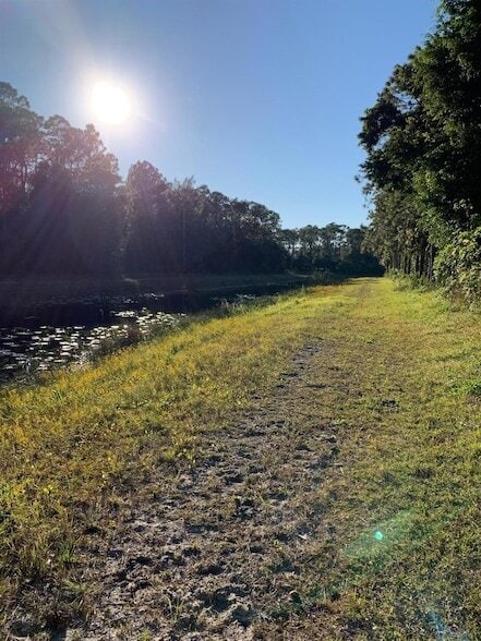 Building Photo - 1711 Stallion Dr