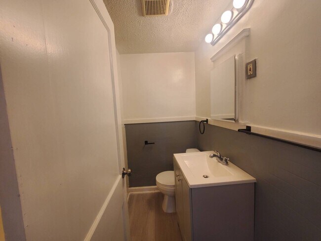 Building Photo - 3118 W 97th St