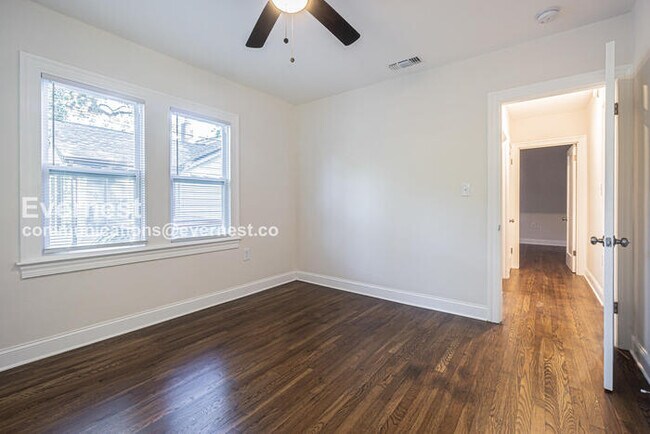 Building Photo - 3 Bed/2 Bath Home with Fenced Yard & Off-Street Parking / Pet-Friendly / Coming Soon!