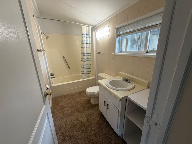 Building Photo - One Bedroom Home