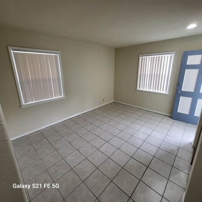 Building Photo - 2100 Cabrillo Ave