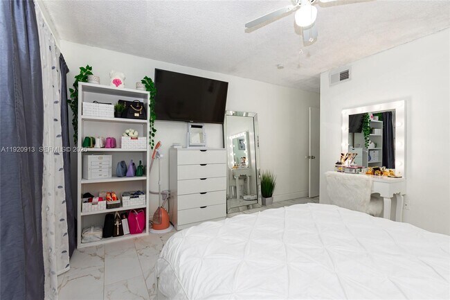 Building Photo - 245 NW 109th Ave