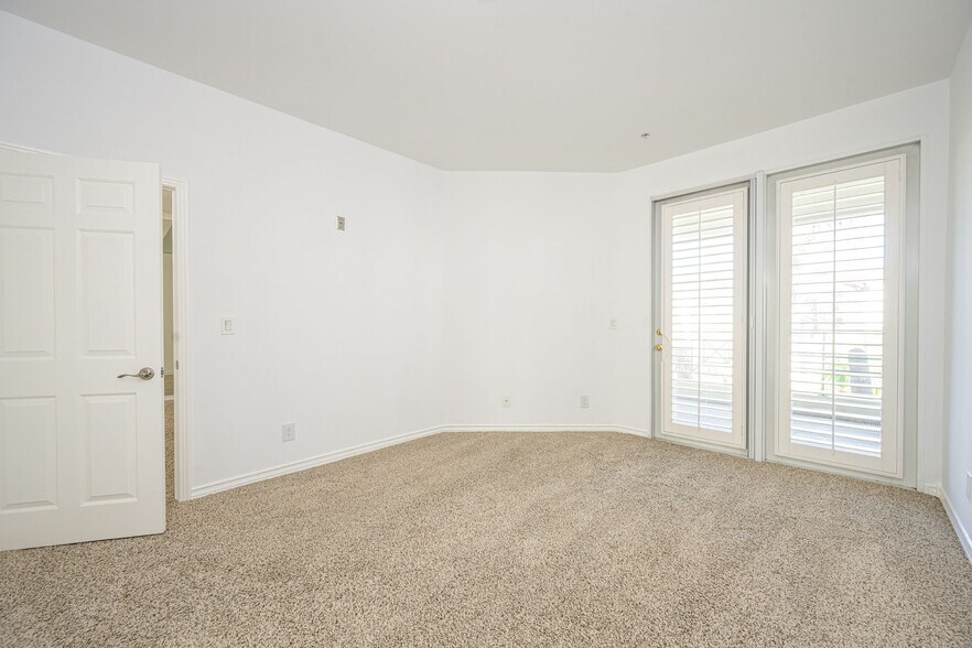 Building Photo - 2243 Martin