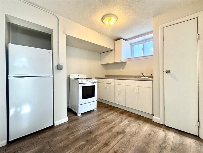 Building Photo - 16 Vinal St