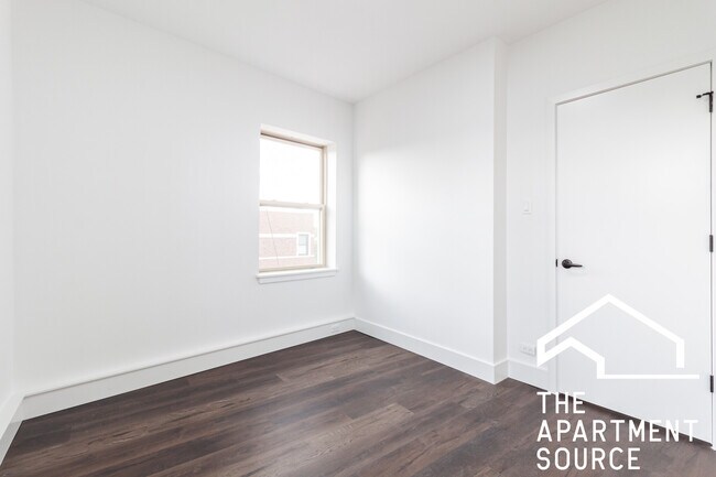 Building Photo - 1555 W Hollywood Ave
