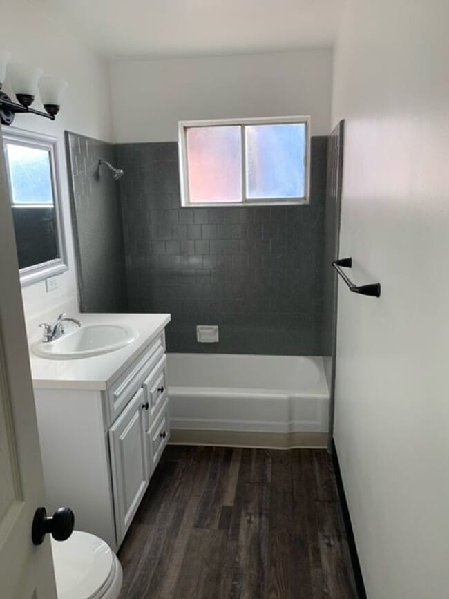 Building Photo - 1109 13th St